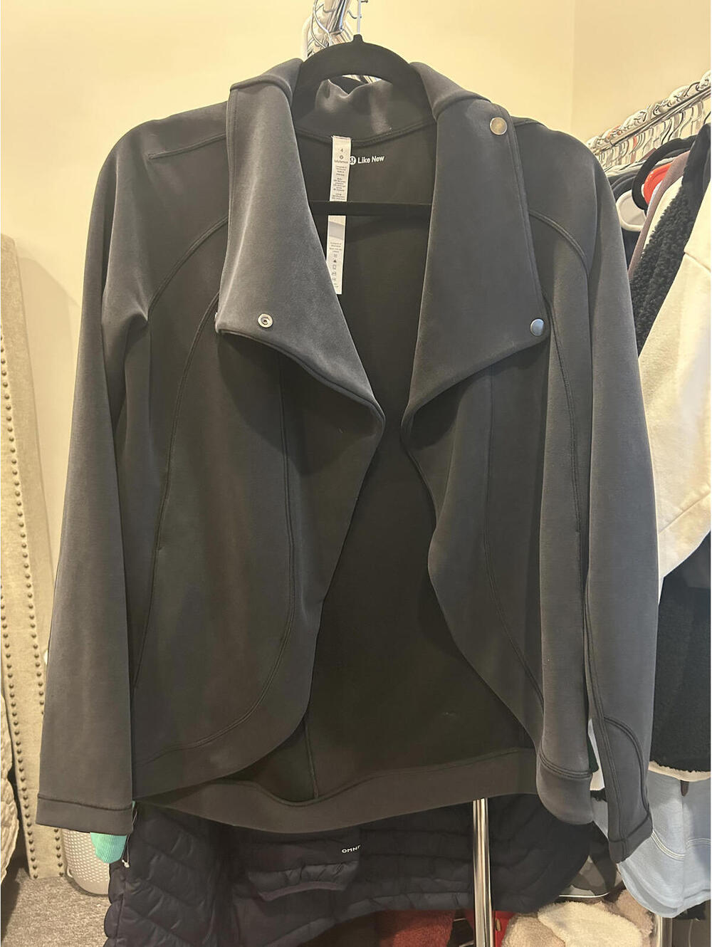 Lululemon Softstreme Wrap Jacket size 4 in Black